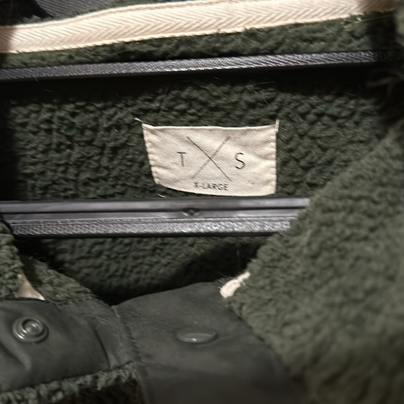 Dark green fuzzy quarter button up - Picture 3 of 4